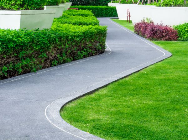 Cost of Walkway Curb Installation in Baton Rouge